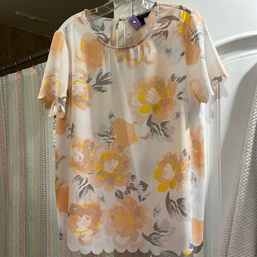 Banana Republic Sheer Floral Top. Size: Medium.